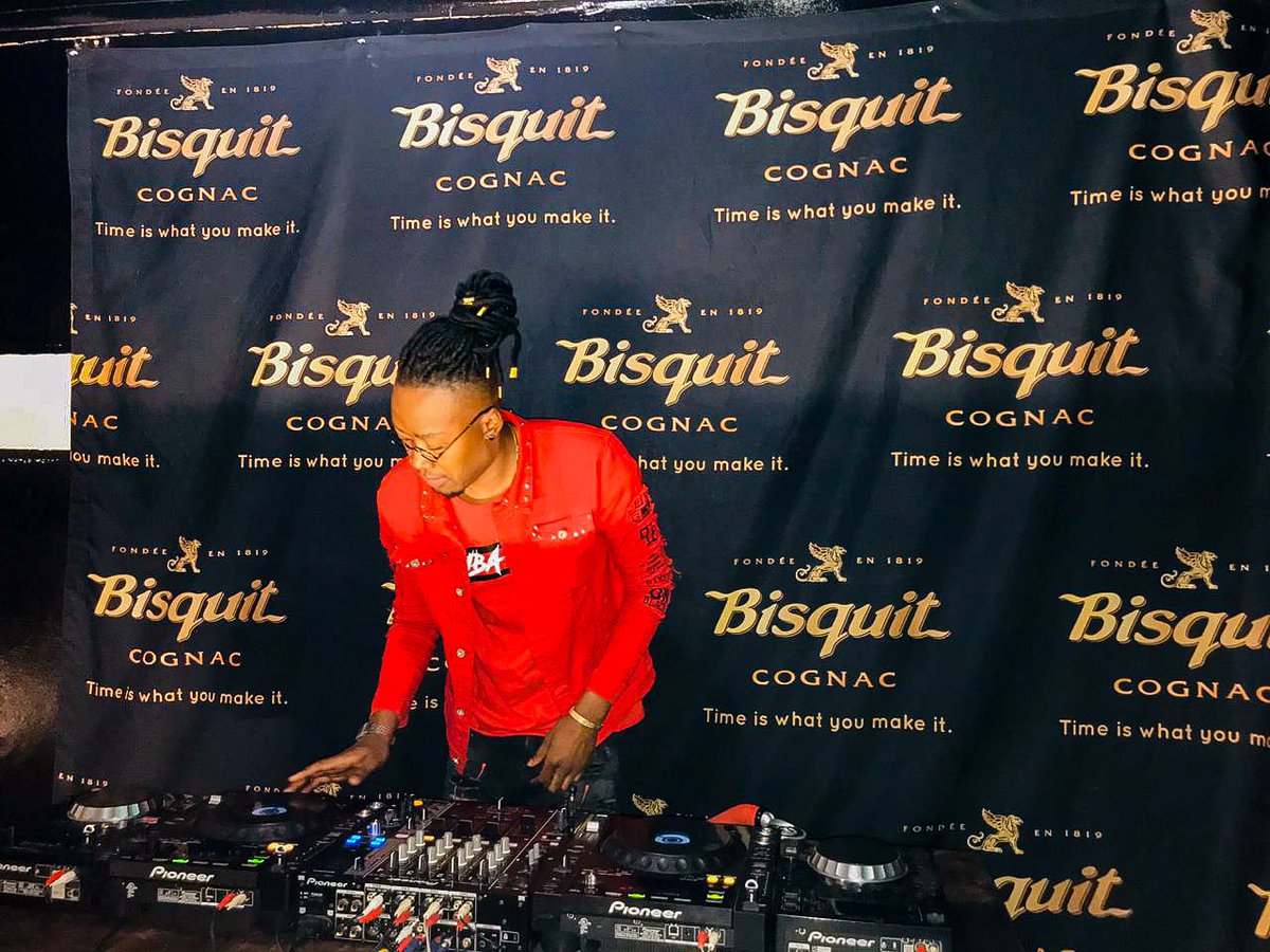 djluba1818's tweet photo. Last week I did a Live Mix And the Response I got was  '' supercalifragilisticexpialidocious '' 🙏🔥🔥 
Here is the Link if you missed it 👉👉 https://t.co/gLUX3cwybQ
#LubaUba #BestDJ #PrettyBoyzPlayPiano 

#entanglement #AugustAlsina #MTVHotttestBTS https://t.co/mdohNUTdOR
