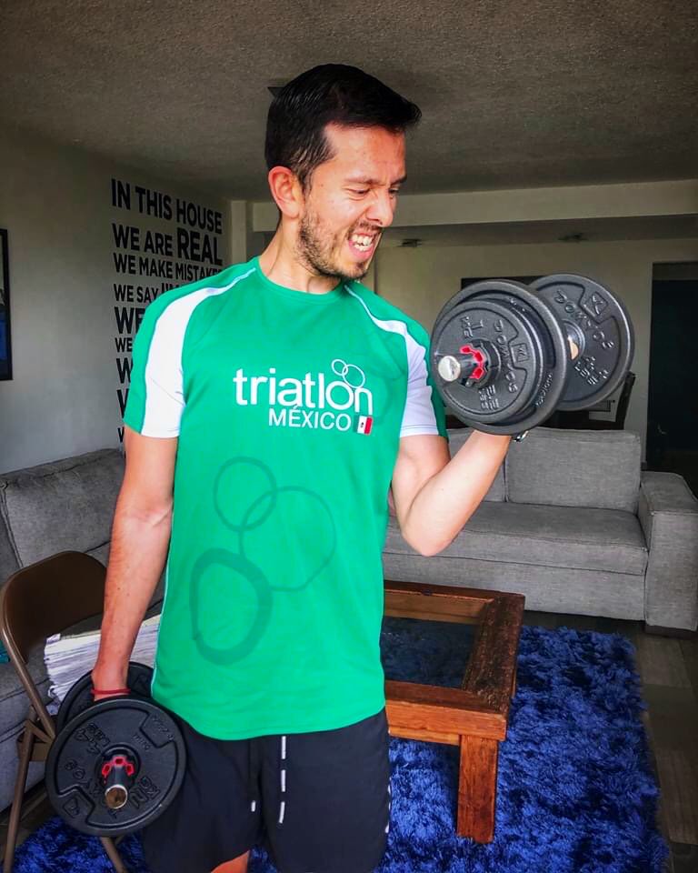 carlos_runs's tweet photo. Domingo de 20kms. Tenía mucho tiempo que no corría esta distancia y ya la extrañaba. Ahora algo de pesas para terminar ¿Ustedes ya entrenaron?

“Cambia tú cuerpo, cambia tu mente y tu actitud”

#training #stronger #instagood #runnerscdmx #corrermakesmehappy #running #runner https://t.co/OMo0ci1MFD