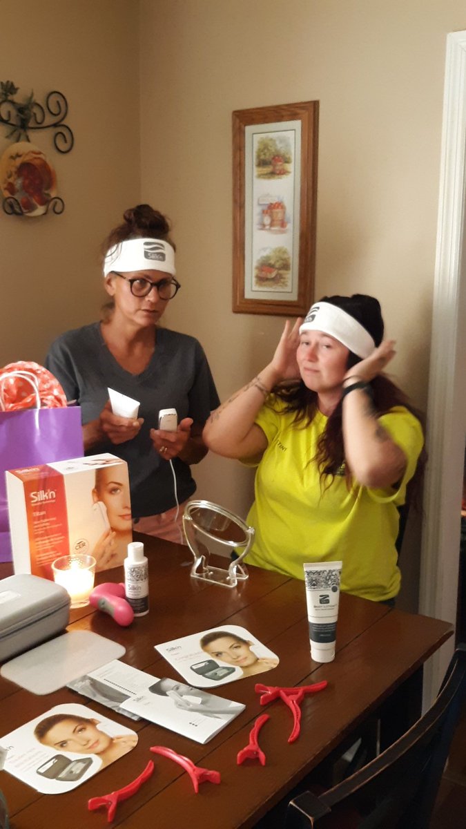 MrsTanyaKirk's tweet photo. Pics of me showing my Silk'n Titan Anti-Aging Party guests how to get started on her 1st #SilknTitan treatment, after watching me do a live Titan treatment, on myself. All she kept saying was "This feels so good -WOW!😊She even ordered her own! #Tryazon
#TryazonTitan https://t.co/KtaP4w22zF