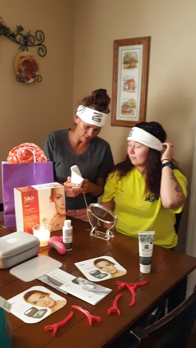 MrsTanyaKirk's tweet photo. Pics of me showing my Silk'n Titan Anti-Aging Party guests how to get started on her 1st #SilknTitan treatment, after watching me do a live Titan treatment, on myself. All she kept saying was "This feels so good -WOW!😊She even ordered her own! #Tryazon
#TryazonTitan https://t.co/KtaP4w22zF