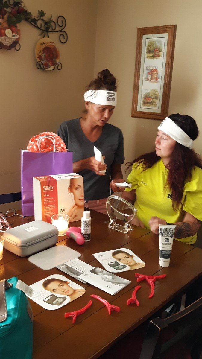 MrsTanyaKirk's tweet photo. Pics of me showing my Silk'n Titan Anti-Aging Party guests how to get started on her 1st #SilknTitan treatment, after watching me do a live Titan treatment, on myself. All she kept saying was "This feels so good -WOW!😊She even ordered her own! #Tryazon
#TryazonTitan https://t.co/KtaP4w22zF