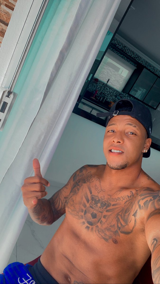 davidcorreaa17's tweet photo. Domingão na maior paz 🤙🏾 https://t.co/i3cLyxm7FI