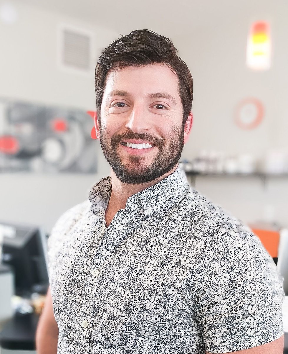 citywayac's tweet photo. ๐ Happy 8 Yr #Workiversary to Ken, our #PracticeDirector! Ken brought his passion for health + animals to our clinics in 2012 as a #vettech, and is now on our leadership team! ๐งก Thanks for everything you do for our patients, clients, + team! #vetcliniclife #citywayway https://t.co/XZ8Q6kOjH4