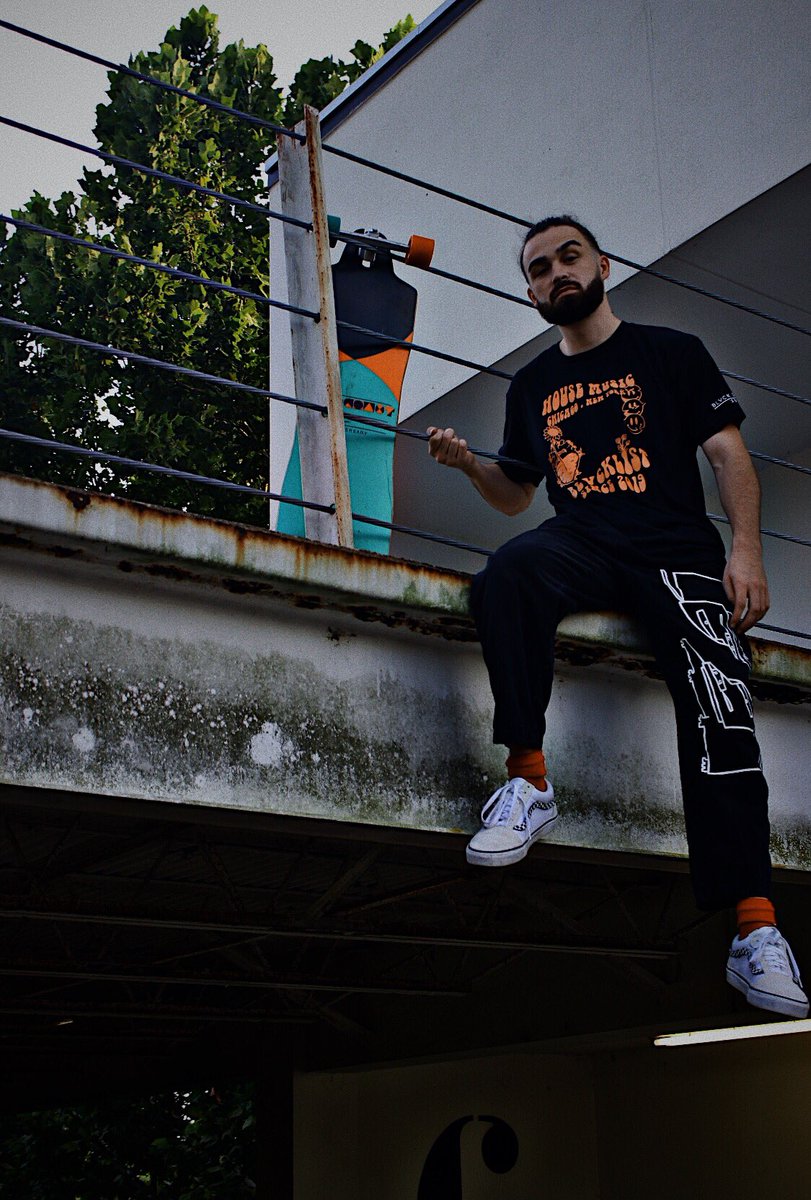 blvcklist_co's tweet photo. Take it back to the Roots of House Music, 1980s New York &amp; Chicago.

Take on BLVCK SUMMER 2020 with this premium House Music Roots T-Shirt.
[LINK IN BIO⤴️]
#Blvcklist #HouseMusic #80sHouse #HouseParty #AcidHouse #DeepHouse #BLM #Pride #BlvckSummer2020 https://t.co/ZEWm8ldsaV