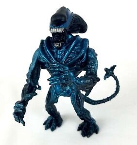 gregnowachek's tweet photo. 1) Finding inspiration from my collectibles. Always loved the #GorillaAlien design. #NECA #kennertoys #Xenomorph https://t.co/XuNiZhwPVa