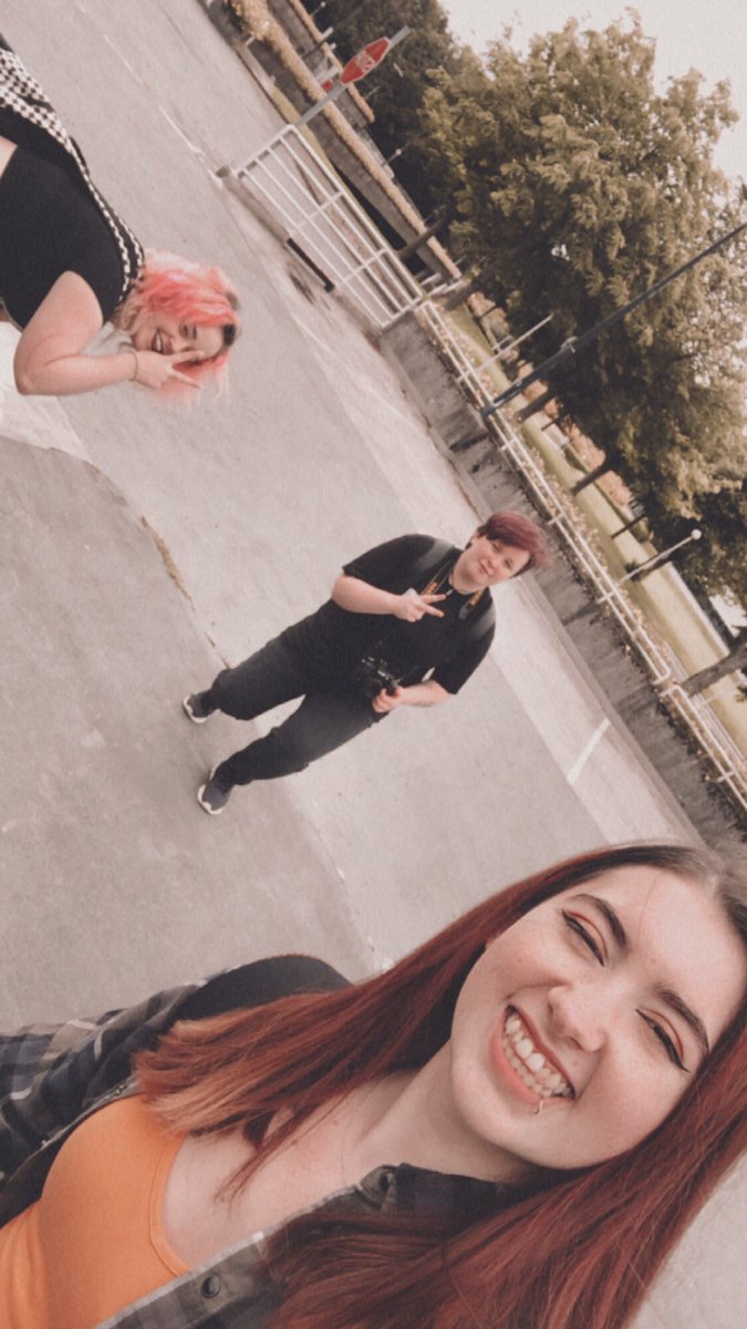chloe_c19's tweet photo. Socially distanced walks during lockdown have been a saving grace the past couple weeks ✨

@capturegalaxies @grav3yard__baby https://t.co/Fp8AcGmx5I