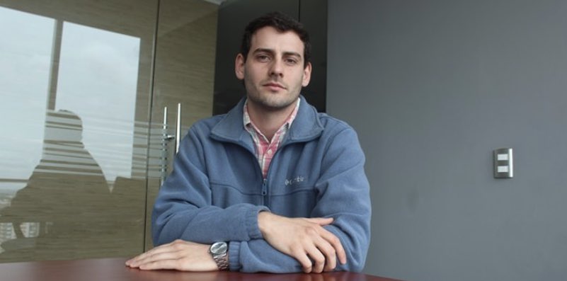 vidalcvale's tweet photo. Hace 2 horas Martin Pradenas, violador, saca una declaración en vivo diciendo:

“No se respeta la p. de inocencia y esperaré a los tribunales de justicia”

Nosotras no somos Tribunal y le creemos completamente a Antonia Barra. 

https://t.co/52LFP9Yd49

#martinpradenasviolador https://t.co/FDnHOztX3S