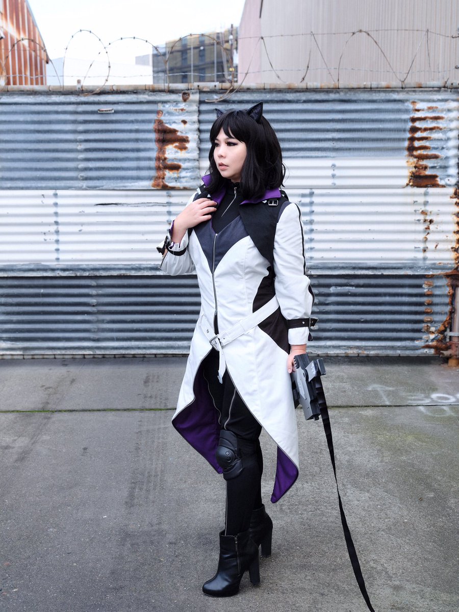 LadyAuroraCos's tweet photo. Hello and joining the #CosplayersUnder1k 🙏🏻 I've cosplaying since 2006 and you prob know me as the #BlakeBelladonna cosplayer 😅 I occasional do original costumes too!

Check out more pics on my IG @ ladyauroracosplay 

📸 @pleasesavemycat https://t.co/iB3YYsUOcF