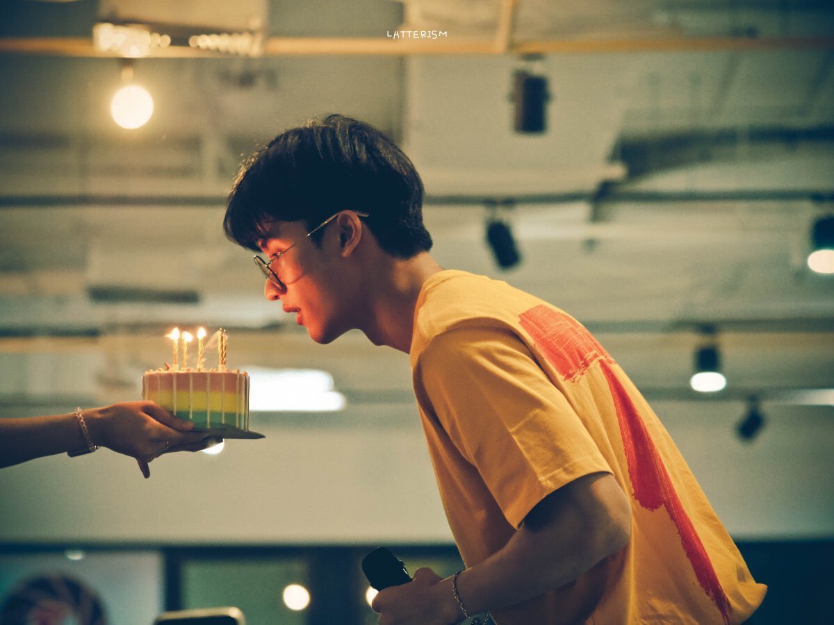 Julie42309534's tweet photo. Happy 29th birthday P’tay na 
Hope you still like a child. Do anything you want to.  Love yourself and Love life. 💙💙💙💙#Taytawan29thbirthday 
#Tawan_V https://t.co/6UqSIqGjTB