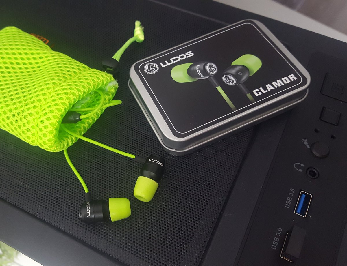 carpiGaming's tweet photo. Merci à @LudosTechs pour ces super écouteurs que vous retrouverez en vidéo mercredi 😉
#earphones #ludostechs #musique #ludostechsglamor #ecouteurs https://t.co/0xU4DXglN3