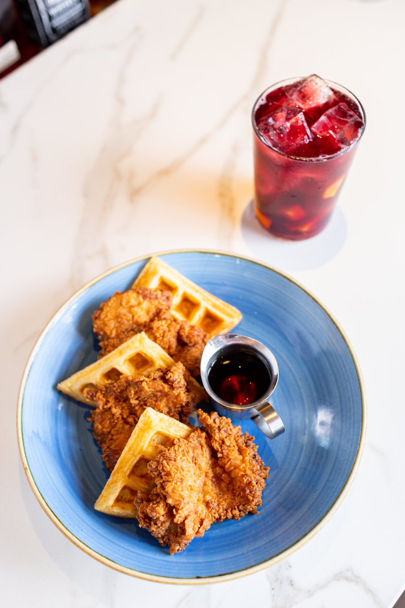 BullaGastrobar's tweet photo. More syrup, please. These Chicken & Waffles are Brunch Goals. πΎ βοΈ πͺπΈ #Foodie #Brunch #DineIn #SupportLocal #StaySafe #SafeDineIn https://t.co/xLIkfaR7sy