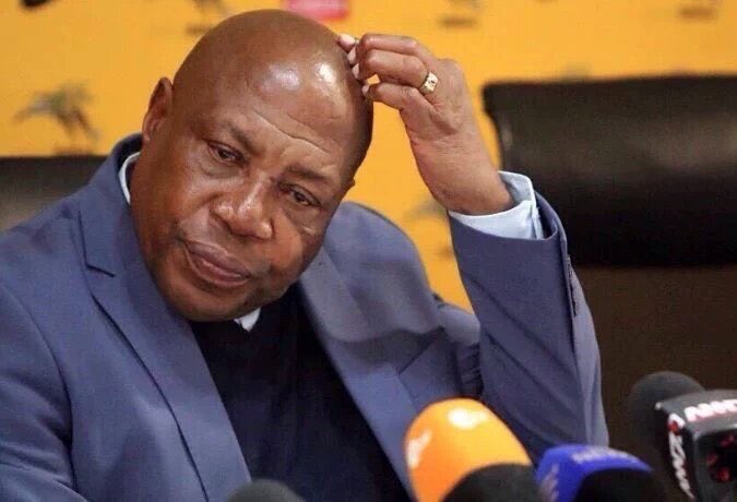 _Thatow_'s tweet photo. What about us short dark and handsome? 😅😅😅🙉#DateMyFamily https://t.co/a9mDuNuDr7