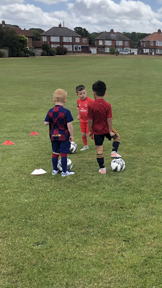 CityJuniors2005's tweet photo. Another superb day with all the boys &amp; girls from our football development. 

With over 50 children in just 2 weeks it’s been an unbelievable response.

We hope all the children enjoyed themselves and we look forward to seen you all next week. 

#TheFutureIsBlackAndWhite ⚫️⚪️ https://t.co/oyDUFLYEpD