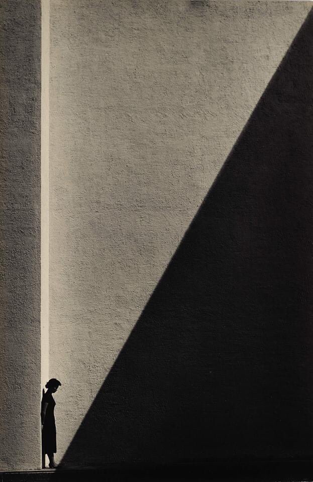 Simona371's tweet photo. FAN HO
Approaching Shadow, 1954
Silver Gelatin Print https://t.co/mCVZtJq3PO