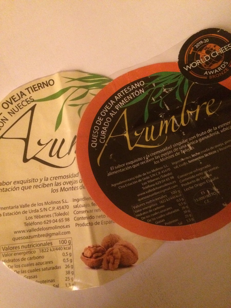 42 catadores dieron un excelente veredicto a dos quesos imponentes:
Un puro de oveja tierno con nueces y un oveja viejo con pimentón.