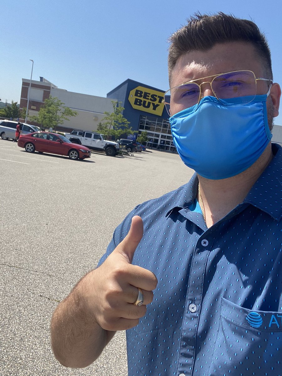 biggriffnrg's tweet photo. Some flyer drop action on this beautiful Sunday. Spreading signature discount awareness #signaturesquad #TeamBEAST @MightBeMikeB @Msmalls39 @JPotter24 @keroninc https://t.co/3tkBR4eq4i