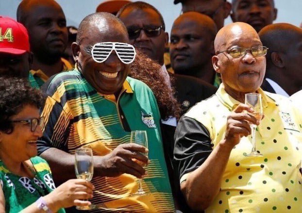 lele_efkay's tweet photo. Looking for a purse then she pulls out a space case 😂😂

#Uyajola99 #Uyajola99Sundays https://t.co/Hk4y9vrYW1