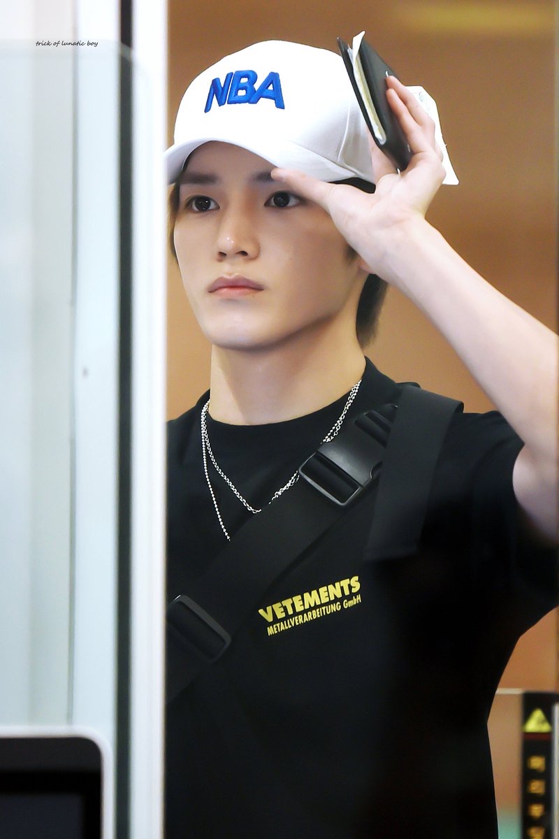 taeyong airport fashion