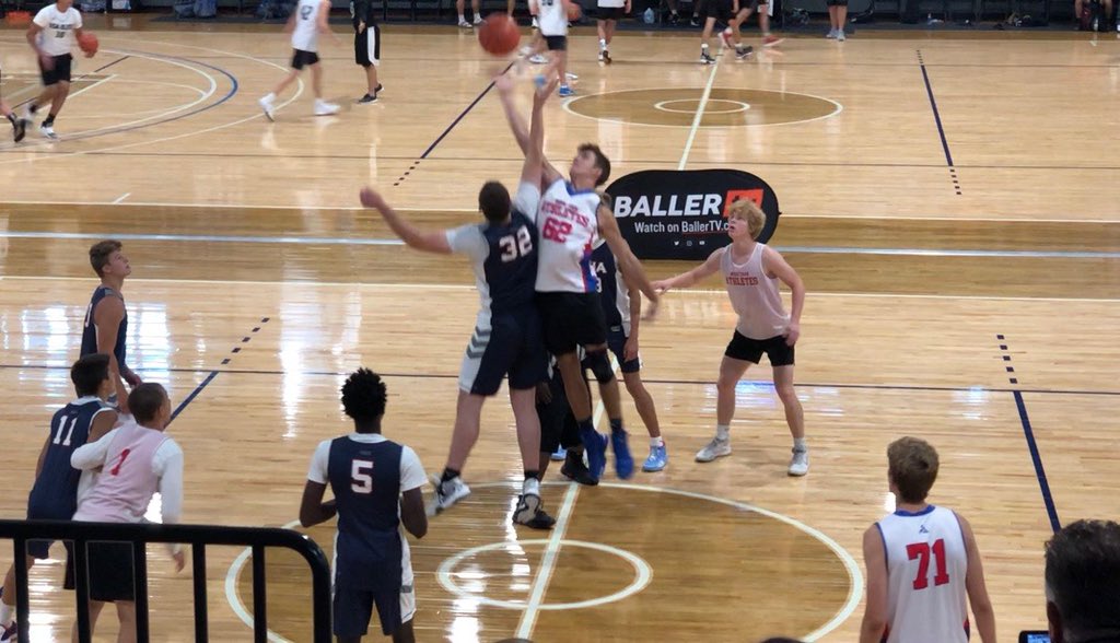 mta_kc's tweet photo. @OwenAlexander_ @OlatheSouthHS class of 2022
#hardwoodclassic https://t.co/LGHjlSyRg7