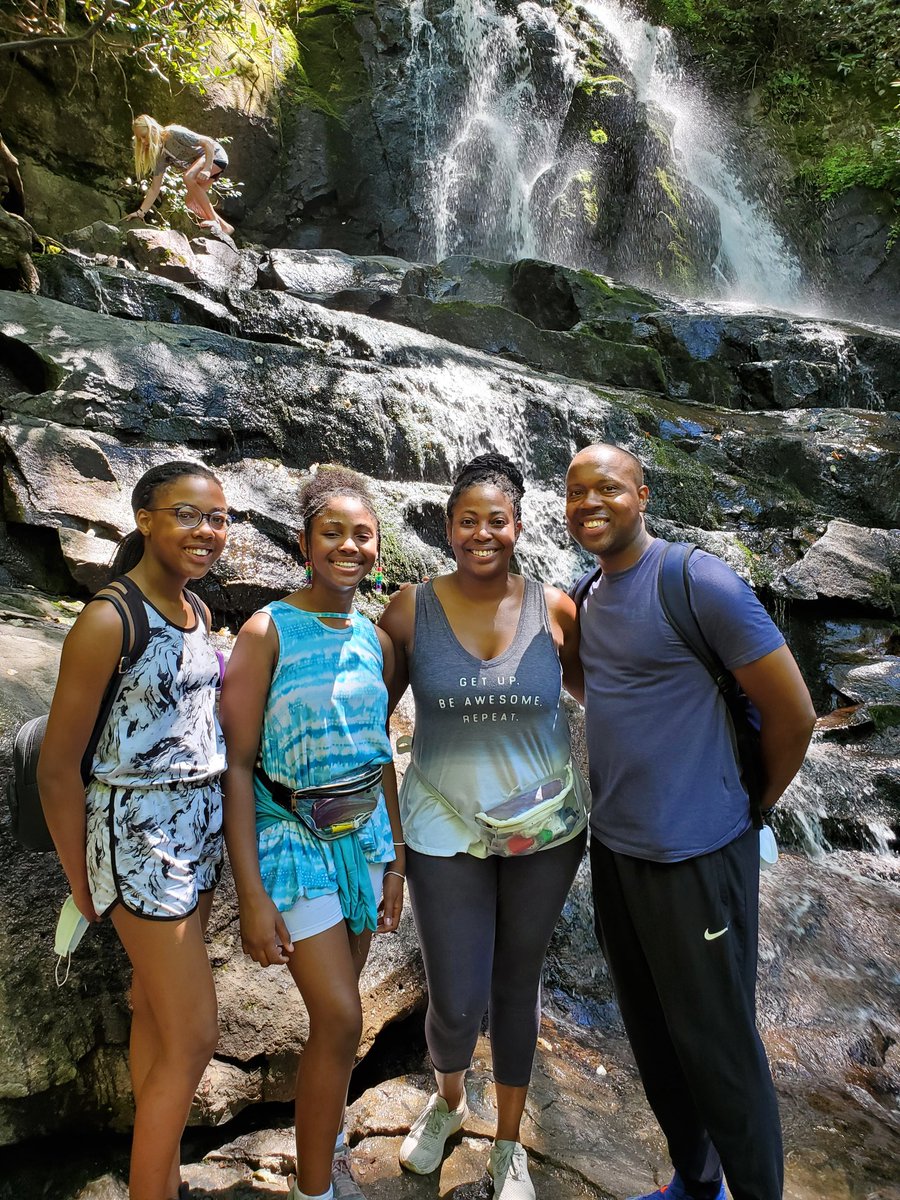 Dragon_Slim10's tweet photo. Great Way to celebrate my birthday, spending time with my family and enjoying the beauty that God created! #ShawnKempYear #CheersToTheNextChapter https://t.co/0DwNc4x9Ln