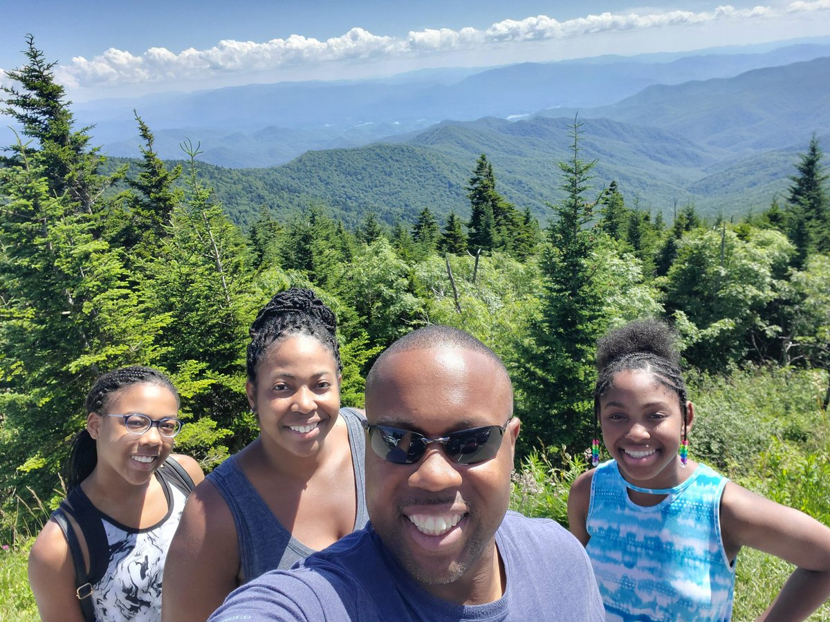 Dragon_Slim10's tweet photo. Great Way to celebrate my birthday, spending time with my family and enjoying the beauty that God created! #ShawnKempYear #CheersToTheNextChapter https://t.co/0DwNc4x9Ln