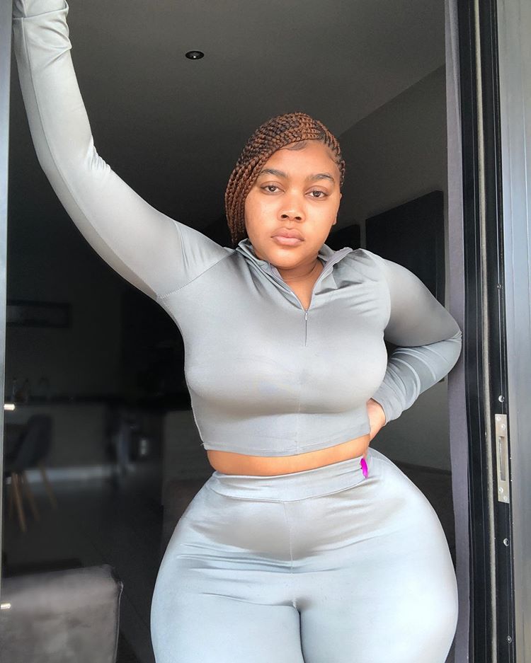 lethabo_lejoyza's tweet photo. #DateMyFamily while we are still at it and while they are still at it SBWL 1K followers guys, I'll follow back🚶💖.
#selectivestyles 
#entanglement 
#OurPerfectWedding https://t.co/vYhM2HPYZQ