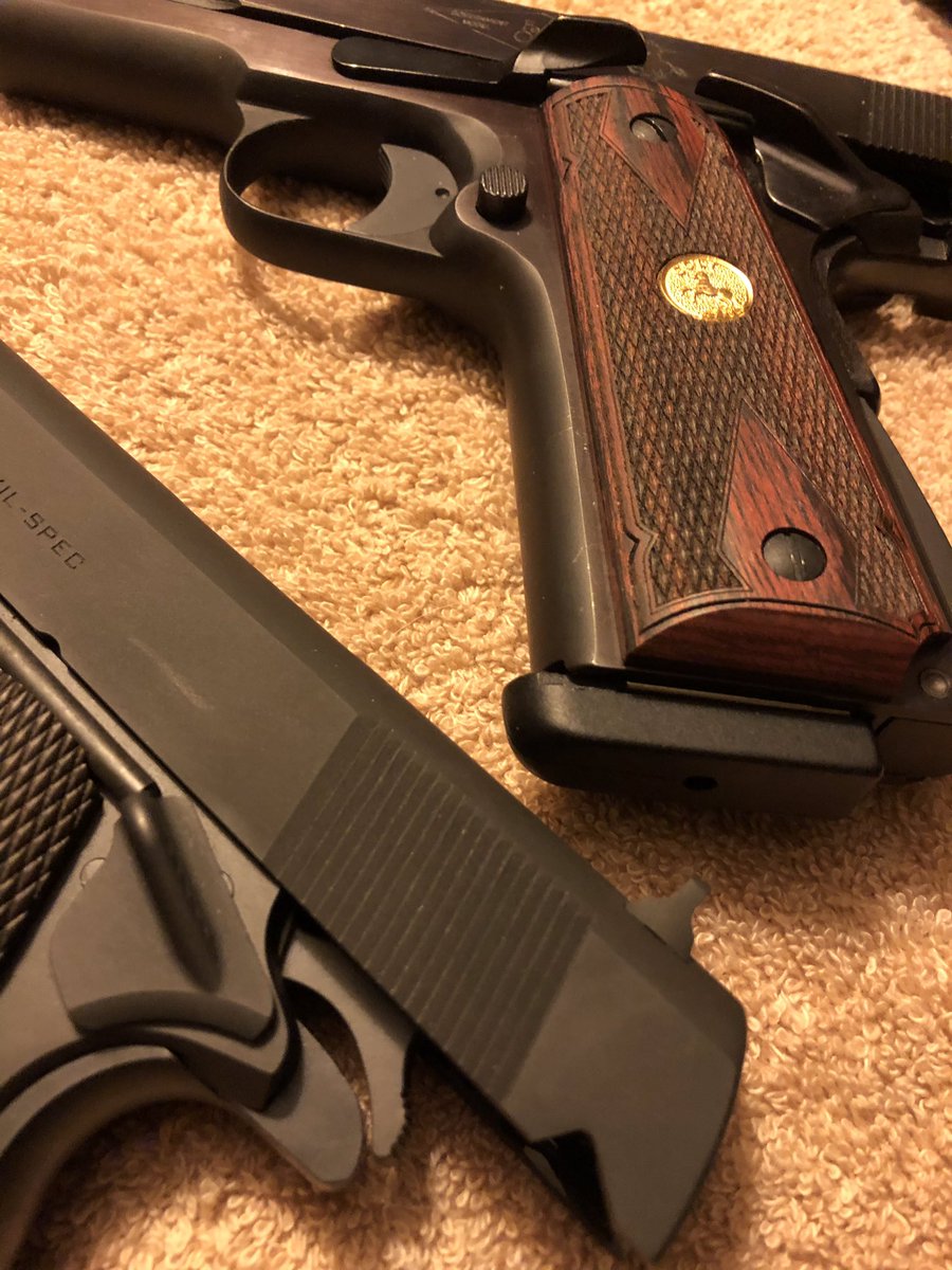 AntiqueTime's tweet photo. Wish I had time to hit the #SundayRangeDay . I would like to shoot my Springfield Mil-Spec 1911 and test fire my #FederalOrdnance custom #45ACP 1911 with its new extractor. To much to do today. #2A @BieBie_Ying @slang369 @SteveScobee @JayJBall @xxstate @R6Tac  #2ADefenders 🇺🇸🇺🇸🇺🇸 https://t.co/RRH7NB7VZa