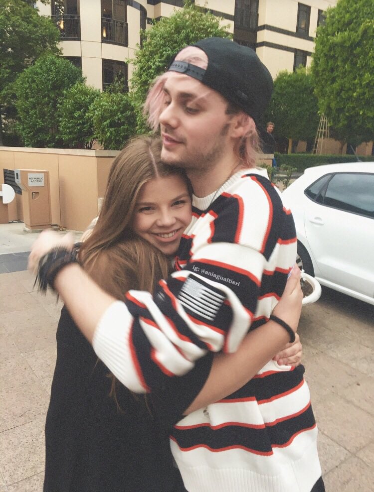 if u comment #MTVHottest 5 seconds of summer you will hug your fav in 2021