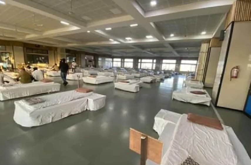 deepakjais1998's tweet photo. Surat for the first time in India has been noted at the #National_level. Surat's free 'Community Covid Care Center' model has been recognized at the National level. The CCIC model of Surat, which is a source of pride for Surat and the state, has now become the national model . https://t.co/gHSg7L3kwe