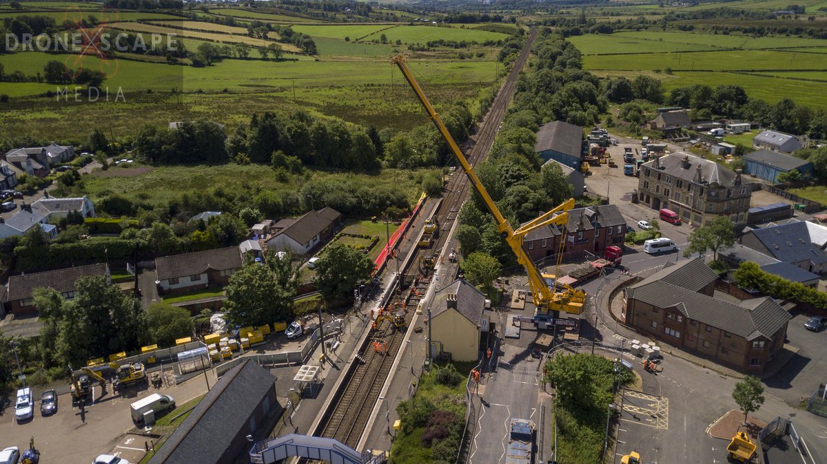 Dronexscape's tweet photo. flood prevention works in glengarnock in case you are all wondering why there is no trains on an road closures 

#scotland 
#ayrshire 
#dji 
#djimavicpro
 #dronexscape 
#drone 
#droneoftheday #drones
#glengarnock #scotrail #giantcrane #crane https://t.co/4YELQMipCZ