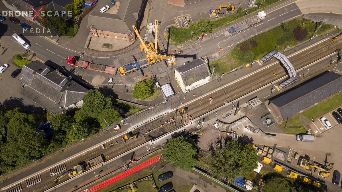 Dronexscape's tweet photo. flood prevention works in glengarnock in case you are all wondering why there is no trains on an road closures 

#scotland 
#ayrshire 
#dji 
#djimavicpro
 #dronexscape 
#drone 
#droneoftheday #drones
#glengarnock #scotrail #giantcrane #crane https://t.co/4YELQMipCZ