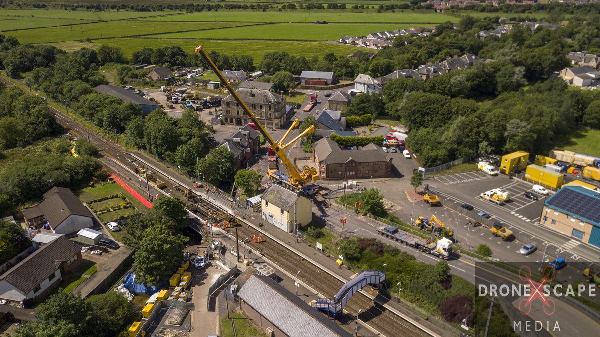 Dronexscape's tweet photo. flood prevention works in glengarnock in case you are all wondering why there is no trains on an road closures 

#scotland 
#ayrshire 
#dji 
#djimavicpro
 #dronexscape 
#drone 
#droneoftheday #drones
#glengarnock #scotrail #giantcrane #crane https://t.co/4YELQMipCZ