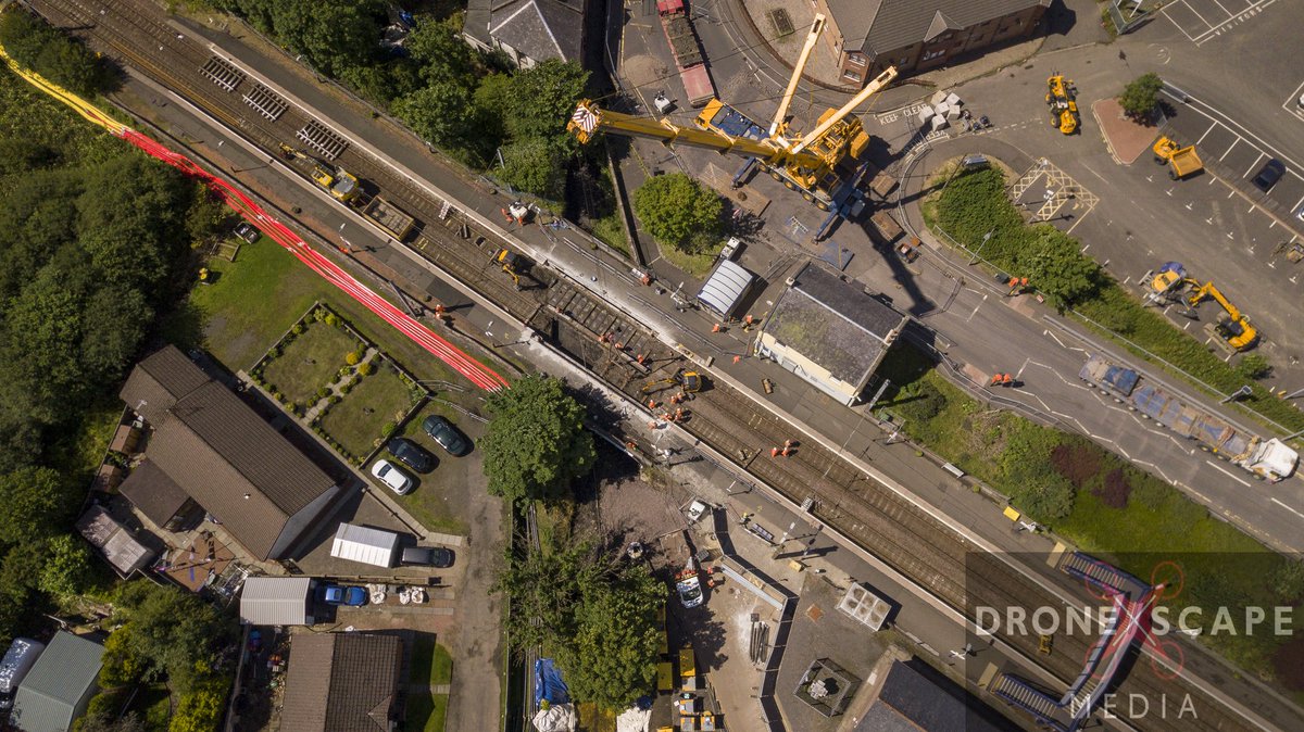 Dronexscape's tweet photo. flood prevention works in glengarnock in case you are all wondering why there is no trains on an road closures 

#scotland 
#ayrshire 
#dji 
#djimavicpro
 #dronexscape 
#drone 
#droneoftheday #drones
#glengarnock #scotrail #giantcrane #crane https://t.co/4YELQMipCZ