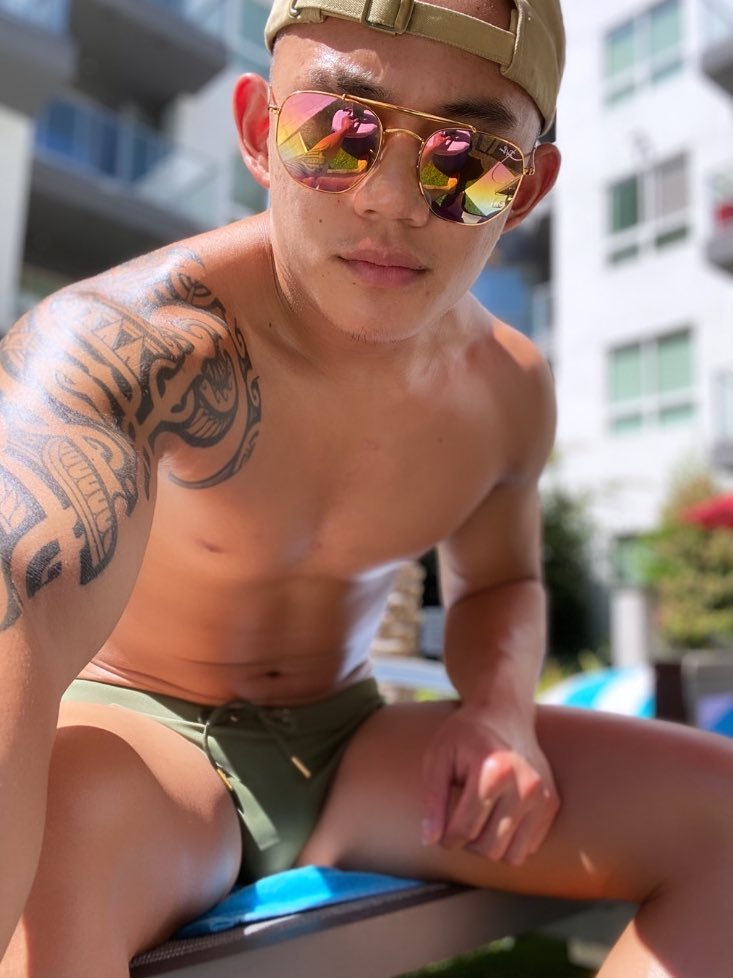 itsNOTdarrr's tweet photo. Goodmorning to the gays only #happyprideweekend 🌈🥰💕 https://t.co/VZvBBrnb32