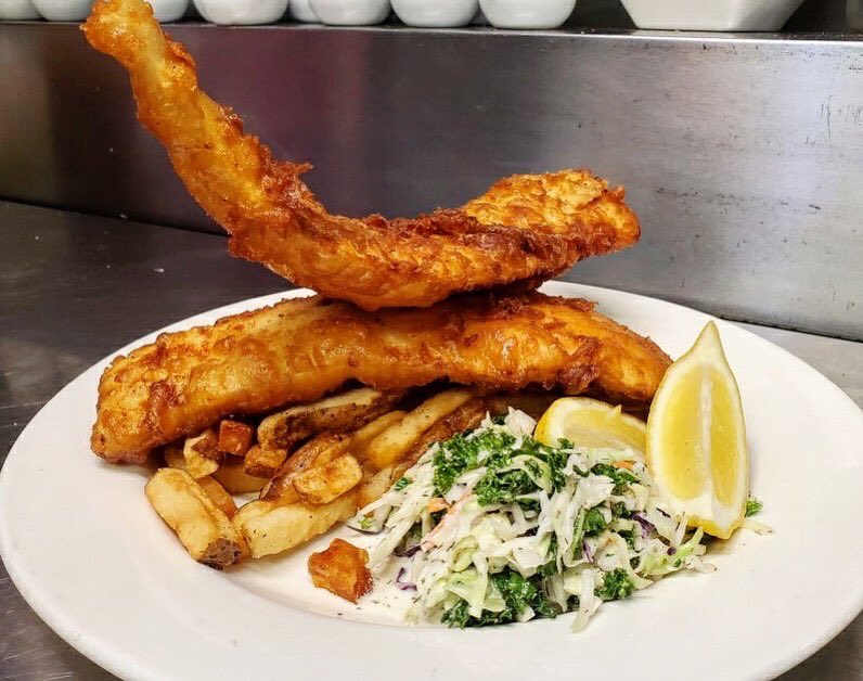 cheshirecatpub's tweet photo. Beauty breeze today on the patio still room for all seatings tonight! Fish and chips, burger, all the good stuff available for take out or dine in. Plus a tap list that is right on point including @matronfinebeer Janky and @bloodbrothersbrewing Shumei https://t.co/GlL82Drfrq