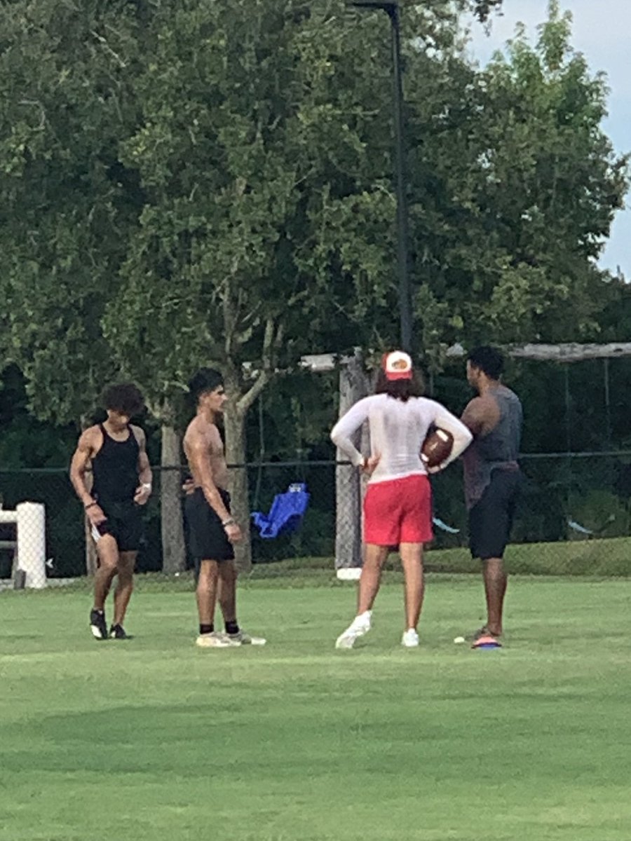 GatorKid11's tweet photo. Putting in a little work on a Saturday afternoon. Thanks Coach Lonnie for all you do.  #Mygatorbros @QbJoshIglesias @Jayden_D1 https://t.co/8PZqTxbxHZ