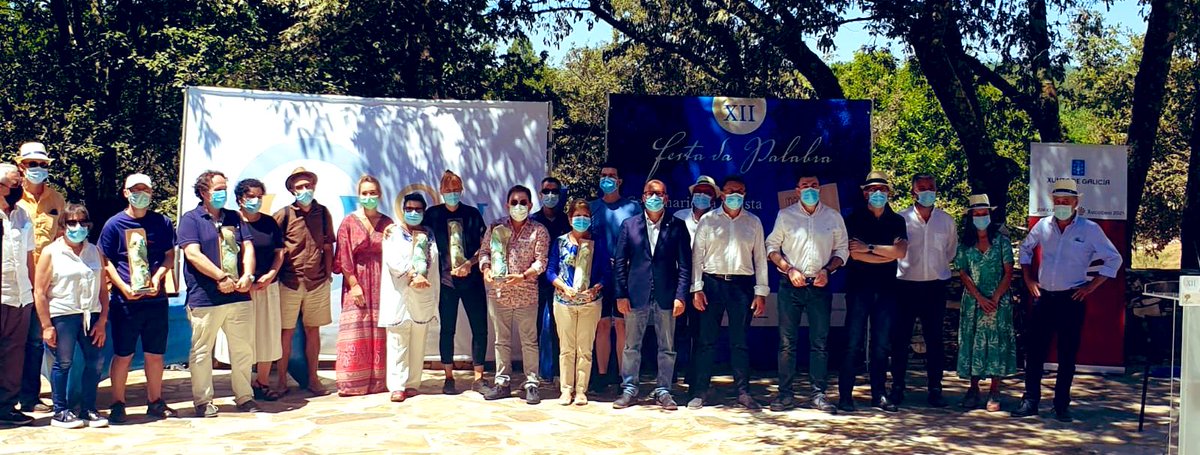 Foto de grupo da 12 edición da Festa da Palabra na Ínsua dos Poetas do #Irixo (#Ourense)