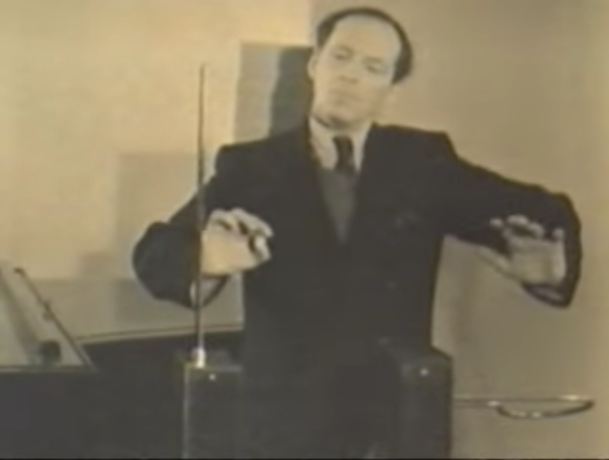 reaktorplayer's tweet photo. Leon Theremin Playing His Own Instrument (YouTube) : https://t.co/BhZKTKSOgK https://t.co/tEWZefKteG