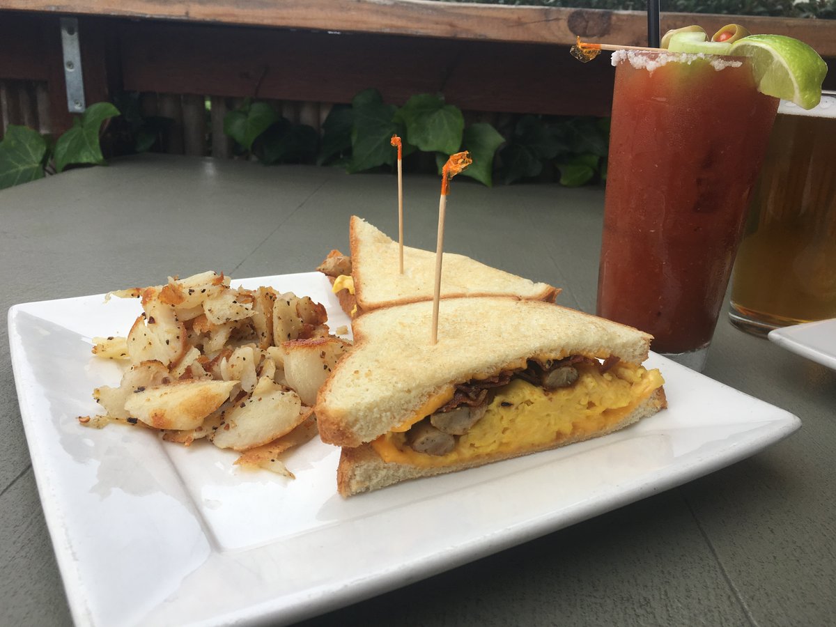 fasttimessd's tweet image. Brunch is now served!🥂 Order to go or dine in on our patio.

#brunch #brunchsd #sandiegoeats #sundayfunday #fasttimessd