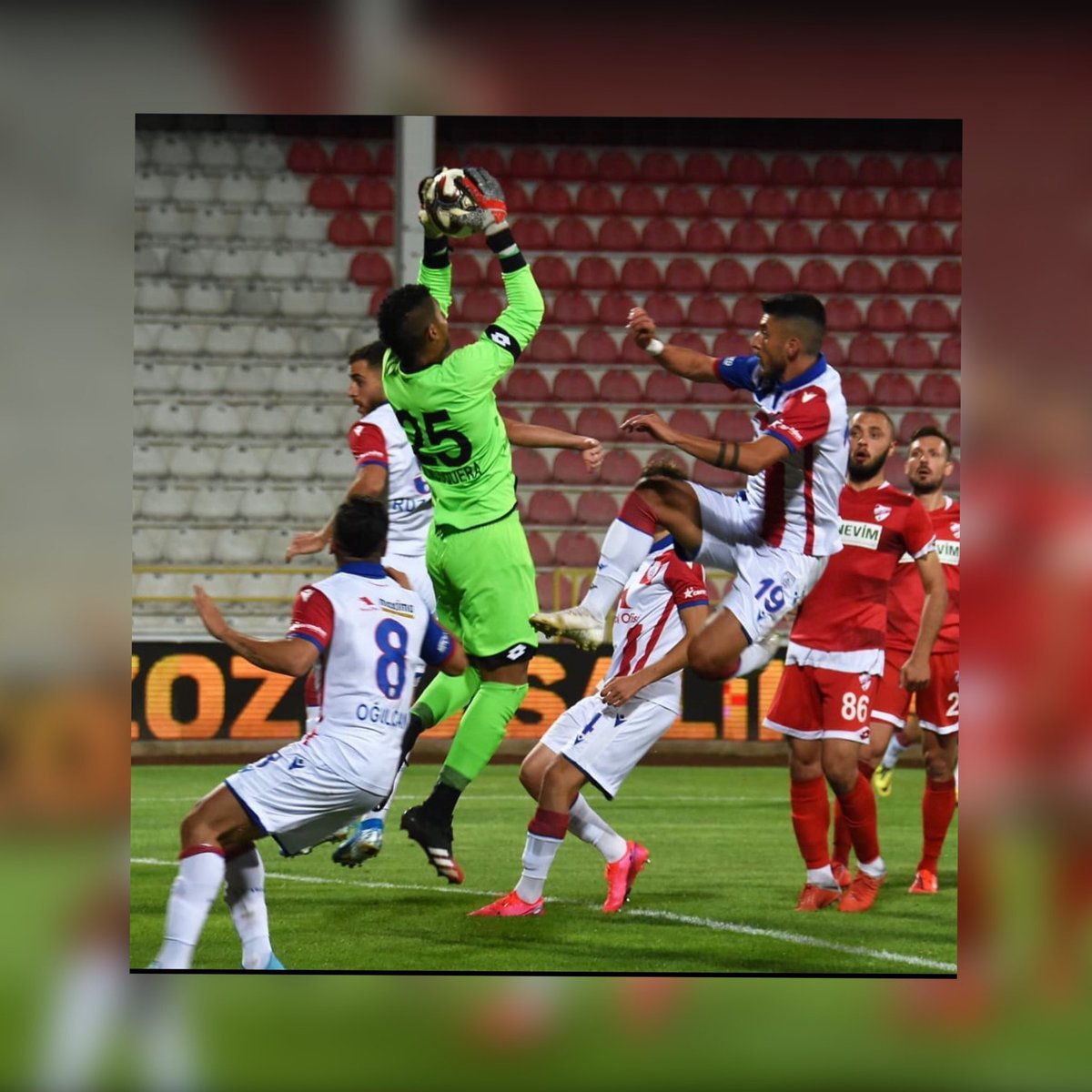 Kuty25's tweet photo. JOSUE 1;9....🙏🏼💪🏽👊🏼❤️
.
.
.Desde que Llegue el objetivo era no descender, no es lo que siempre se quiere  y lo emos conseguido.Lo más importante de esto es crecer como persona y futbolista, gracias mi Dios.VAMOS POR MAS💪🏽 #DiosBendice #NoTeDetenga.
     ❤️Fe&amp;Confianza👊🏼 https://t.co/NHfdUEWL5i