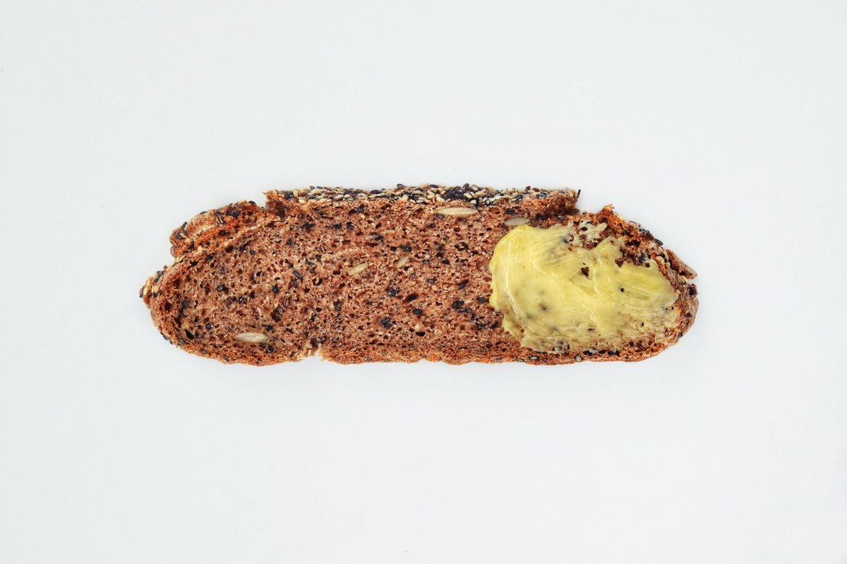 This is a real winner: seeded tahini pain rustique from Sarah Owens’ #toastandjam. Gave it a long fridge rest—because it’s so hot in my apartment 🌋—and the flavour is amazing. Whole grain red spring wheat, spelt, rye and a ton of seeds (pepitas, flax, chia, black &amp; white sesame)