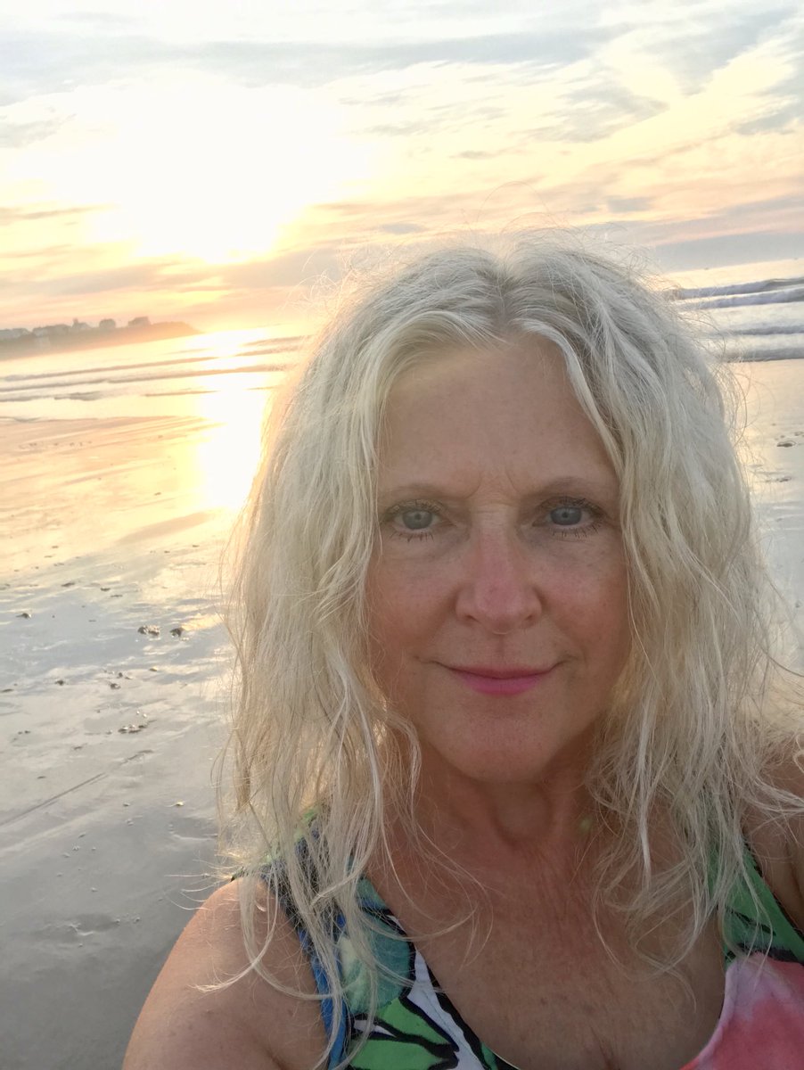 ColeenParatore's tweet photo. Catching the Sun, a walk on the beach, breakfast with besties El and Kath, and finally learning how to take a selfie. Life, indeed, is Good.🌻 https://t.co/rqPrGLiwa3