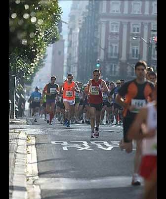 bbmarathon's tweet photo. Nervios / concentración / táctica / sufrimiento / euforia y celebración 🎉🎊 ... 42km dan para ésto y para más no creés ? 
 
Prepara a conciencia los 42 kilómetros🏃‍♂️🏃‍♀️ del ➡️ Bilbao Bizkaia Marathon y el resto lo ponemos nosotro@s 🥇💪

#RunBBM #BBMarathon #Bilbao #Bizkaia https://t.co/h74tBgosVR