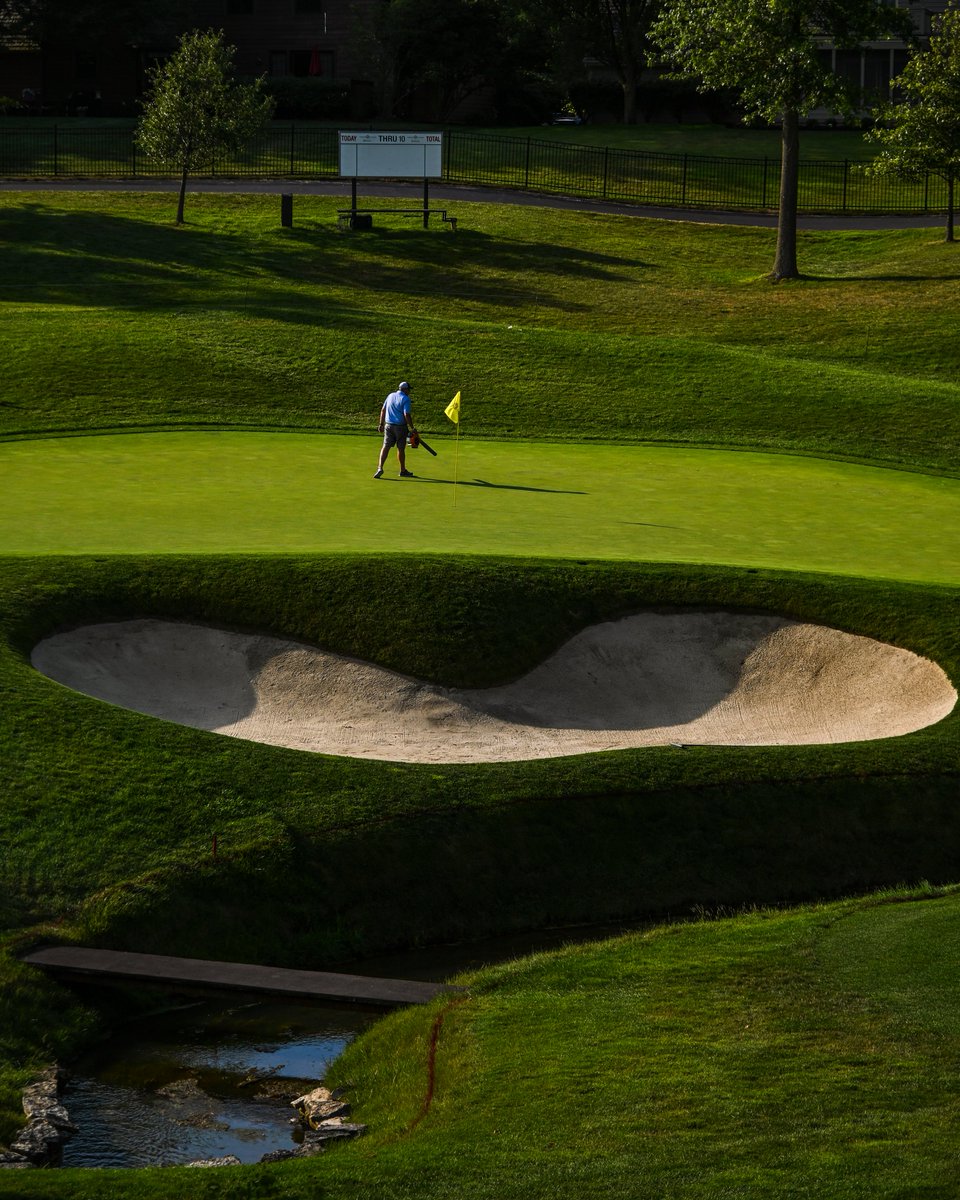 PGATOUR's tweet photo. Muirfield Village is playing difficult today.

200 bogeys or worse.
69 birdies. https://t.co/aW1y976tUw