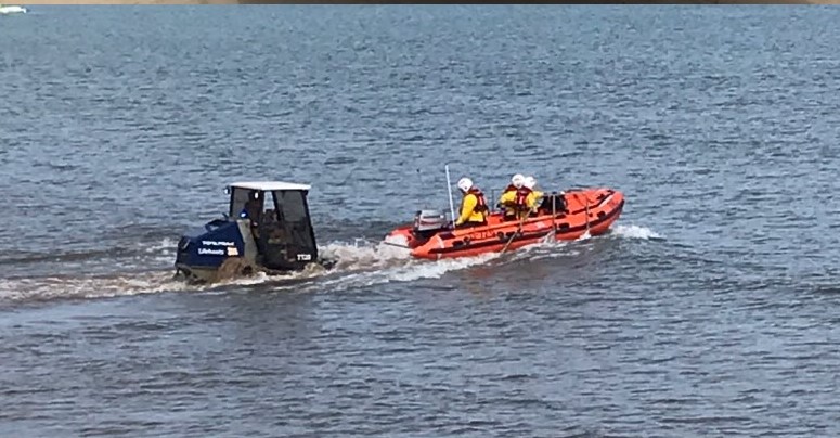 FILEYLIFEBOATS's tweet photo. Sunday 19 July.  Launch update

ILB launched to broken down jet ski about half a mile off the beach. Towed to safety.

ILB also gave advice to a group of people on the cliffs.

Crew: Matt Wilkins, Jules Macauley, Jamie Brant. https://t.co/fsO2tOJdNp
