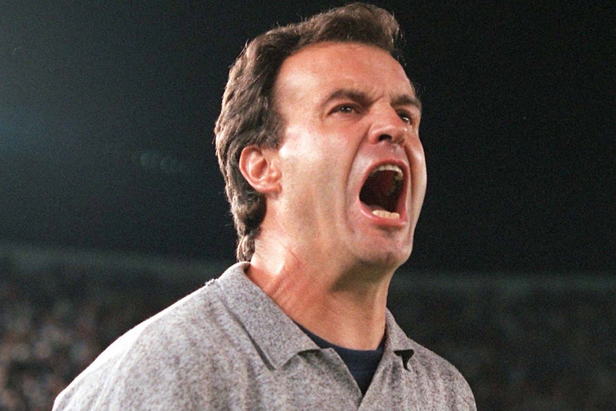 THREAD sur Marcelo Bielsa - Partie 1Comment Bielsa est devenu une légende des Newell’s Old Boys. Retour sur les débuts de El Loco. Sa vision du foot, ses méthodes, sa découverte de Pochettino et consorts, ses exploits et pleins d’anecdotes. Newell’s Carajo !