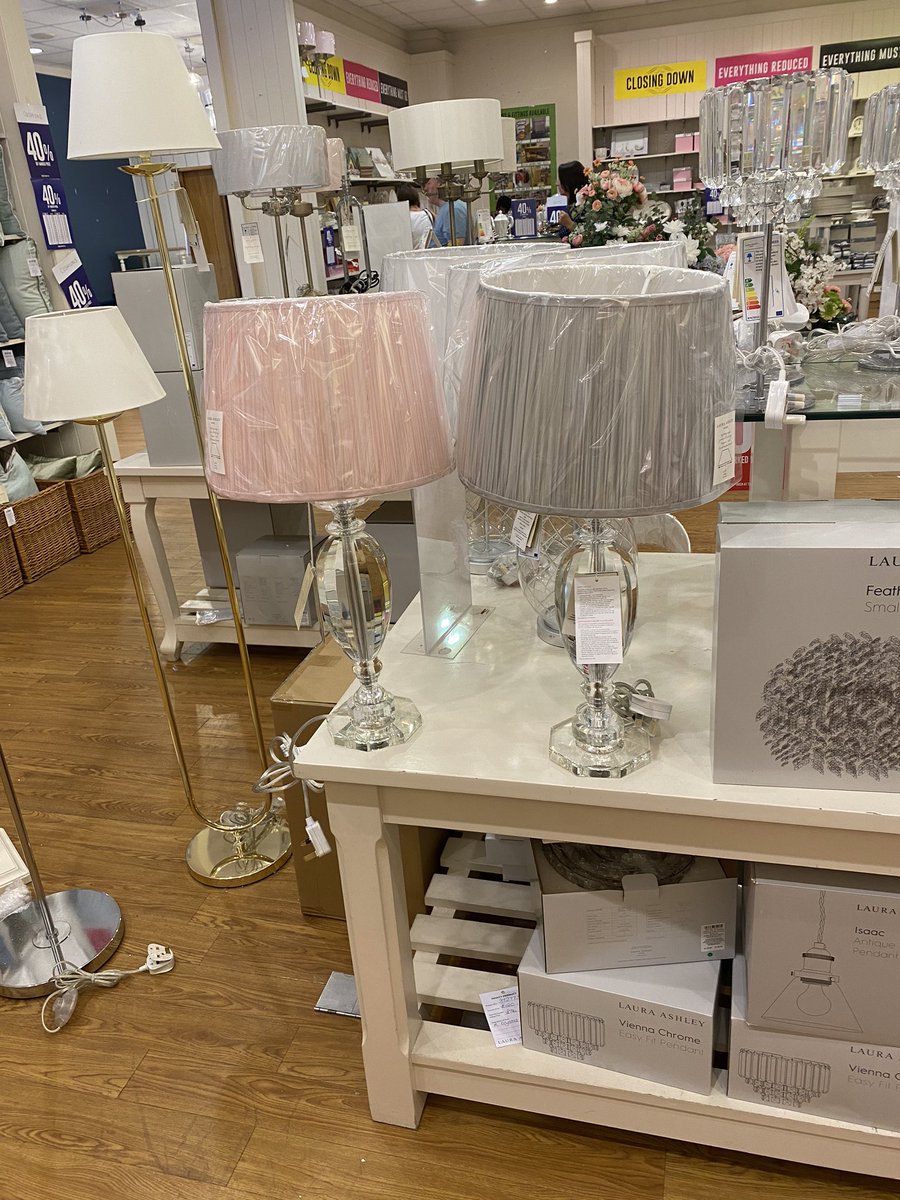 SharkyBond's tweet photo. #HELP Grey or Pink for my living room?! 🤔🤔🤔 https://t.co/tYjbLvK5Xu
