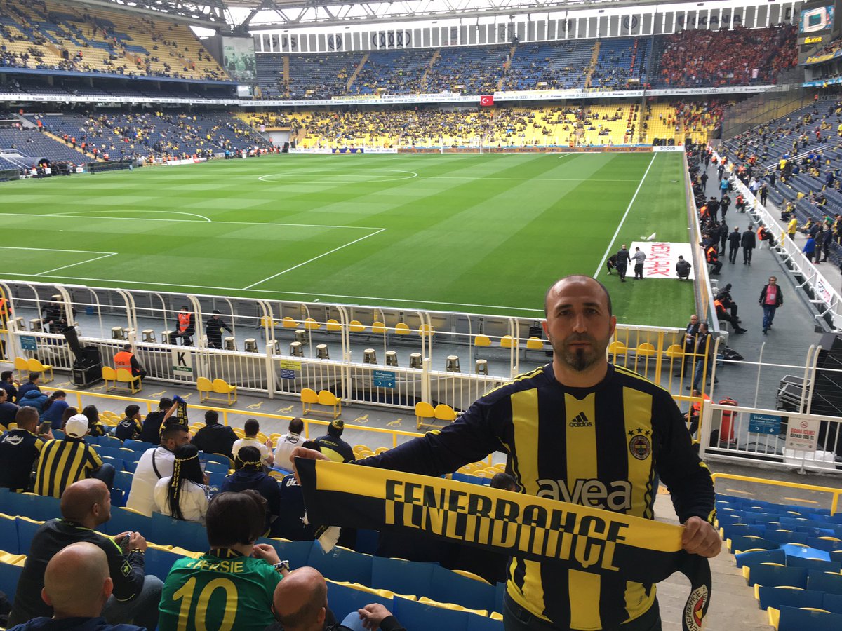 17alico17's tweet photo. Ben takım tutmuyorum. Ben Fenerbahçeliyim... Takım tutmak başka bir şey Fenerbahçeli olmak başka bir şey... #DünyaFenerbahçelilerGünü kutlu olsun... 💛💙 https://t.co/4B4Ympv5ZV