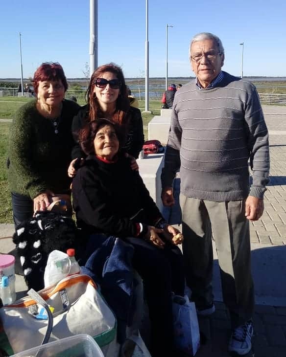 marielanqui's tweet photo. En la madrugada de hoy 19/7/20, falleció mi suegro ARMANDO RAÚL ARANDA de 79 años. Aquí estábamos en San Nicolás de los Arroyos el 12/5/19. En menos de un año nos quedamos sin los "patriarcas" de la familia: el año pasado se fue mi papá y ahora él. Fue un excelente suegro. QEPD https://t.co/GLgXxv2xXq