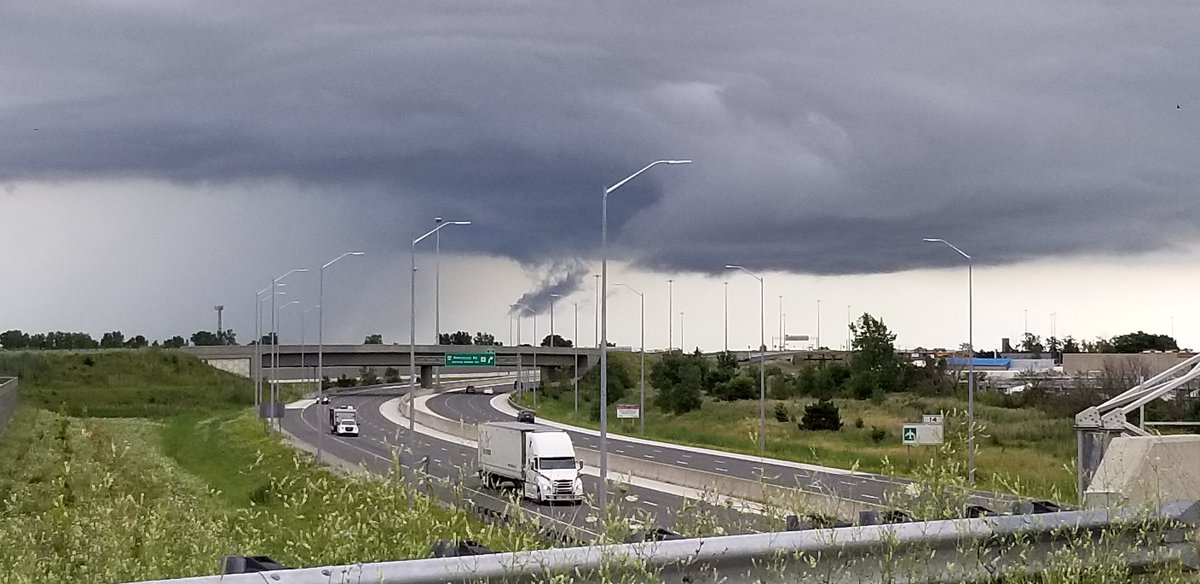 MikeChewie's tweet photo. Here comes the cold front.  #WindsorEssexWeather https://t.co/5scqpnVdlm